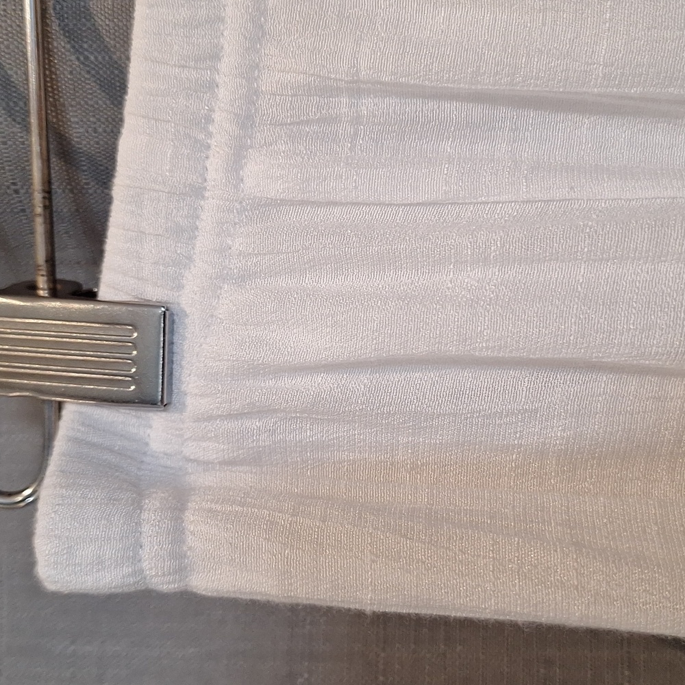 White Flowy Skirt In Gauzy Type Material - Picture 2 of 4